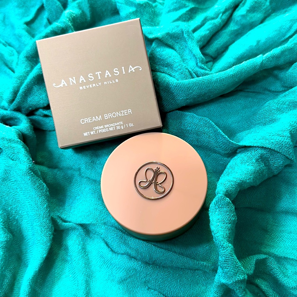 Anastasia Beverly Hills cream bronzer- Amber